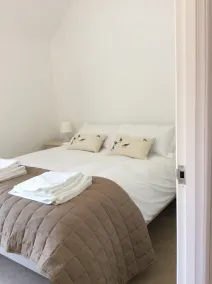 Three bedroom holiday cottage set with in 12 acres of Wealden countryside - Image 3