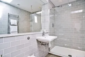 Luxury George St Apartments: Castle Suite (2-bed) - Image 2