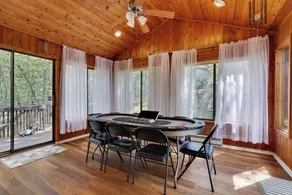 Belle maison, bain à remous, foyer au bois, salle de jeux, lac, près de Camelbeach! - Image 3