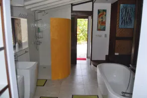 Luxury Beach House Pool & Beach - Image 2