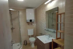 Studio for 2 people with air conditioning in city centre - Image 2
