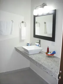 Beach Condo B2 Ocean view Pool In-Town Paddle bd Kayaks Bikes Beach equip - Image 3