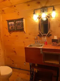 Snowmobilers private cabin, on the trails - Image 2