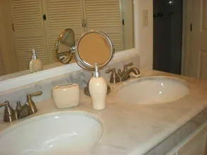 Condo dans un terrain de golf privé avec un cadre tropical 24 heures de sécurité - Image 2