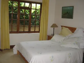 Splendid well-equipped Rondebosch Self-Catering Cottage. - Image 2
