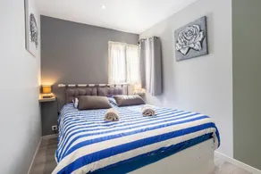 Holiday Apartment L'Eclose Ty Gwen with Private Terrace, Shared Garden – Bike-Friendly & Near GR34 - Image 4