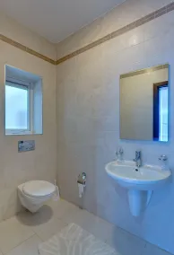 Seaview 3BR Apart inc Pool, Fort Cambridge Sliema - Image 4