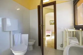Spacious 4½-room apartment with 3 balconies, pool and children's pool - Image 4