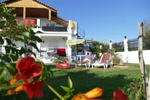 Private vacation home by the sea with a beautiful garden in a quiet location - Image 5