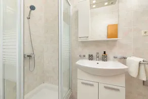 Apartamento vacacional con aire acondicionado y vista al mar - Image 3
