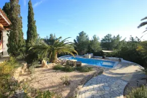 Very Private w/large  Pool, fully air conditioned EV charger, walk to beach - Image 3
