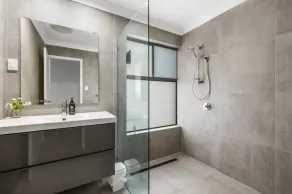 Free Flowing 3 Bedroom Family Home With Great Outdoors and Indoor Living Spaces - Image 4