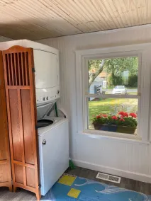 GORGEOUS, RECENTLY RENOVATED, WATERFRONT COTTAGE - Image 3