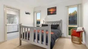 Spacious 3 bedroom family holiday house (sleeps 8) - Image 5