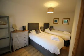 Covenham Holiday Cottages - Wisteria Cottage - Image 4