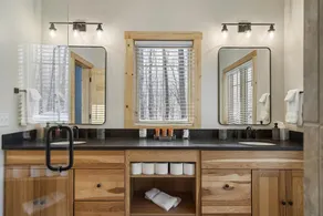 The Highlands Ski-In/Ski-Out Luxe Retreat: Your Premier Four Seasons Escape! - Image 3