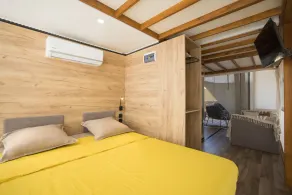Family lodge with swimming pool for 6 to 7 people in the middle of the Garrigue - Image 3