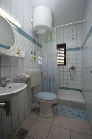 3-Zimmer-Ferienwohnung mit Terrasse und Meerblick Zaostrog, Makarska (A-6799-a) - Image 4