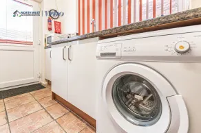 Wigan Work-Ready 3BR House Sleeps 6 Guests - Image 2