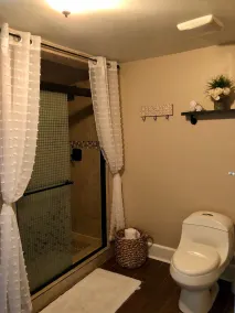 Spring Railway Station Stay- Sleeps 9 FIFA World Cup 30 mi away - Image 2