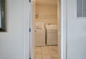 Magnifique condo - ascenseurs, piscine, salle de fitness - Image 2