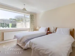 Hillview Bungalow, BURTON BRADSTOCK - Image 4