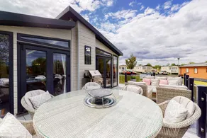 Tattershall VIP Lodge - Sleeps 6 - Terrace with private hot tub - Image 4