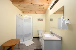 Beautiful Cozy 3 Bedroom Cottage on the Lake - Image 3