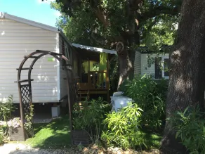 Mobil home avec jacuzzi et terrasse - Image 4