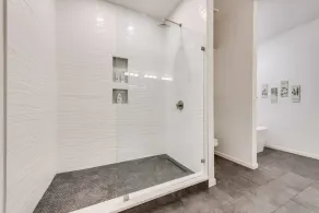 Entire home flat in Denton - Image 4
