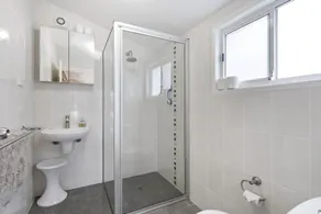Pet friendly property with water views - Image 2