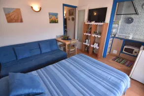 Incredible holiday studio in Costa Brava. Community pool, balcony with views. Book now! - Image 4
