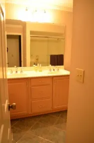 Office and 5 BR, Updated Bathrooms, Movie Theater in Creve Coeur - Image 2