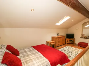 BECK COTTAGE, romantic, with open fire in Pennington - Image 5