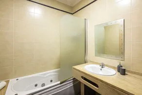 Meia Praia 1 bed Apt Sleeps 4, 10 Minute walk from Meia Praia Beach & Marina. - Image 2