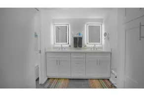 Heated Pool/Fire Lounge/TVpatio Oasis in Uptown! - Image 3