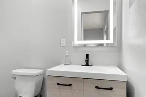 Cheerful Newly Renovated Home 5 Minutes to ASU - Image 4