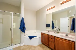 Location, Luxury Amenities, Walk to everything! - Image 4