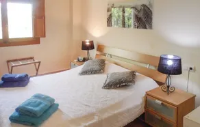 Comfortable family villa with private heated pool for 8 people - Image 5