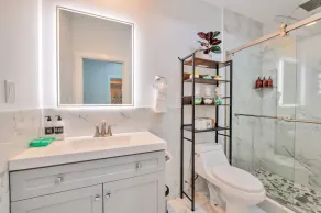 Modern Tropical 5 bd, 4 bath, heated pool, Mini Golf, tiki hut, outdoor bar - Image 3