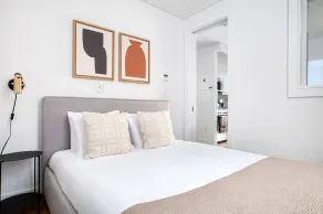 Gorgeous LES 2BR w/ W/D, walk to SoHo & Nolita, by Blueground - Image 4