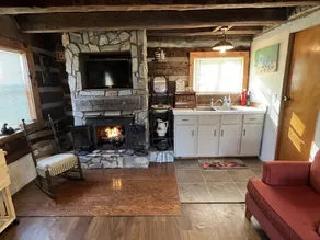 House & Backyard Cozy Cabin - Image 4