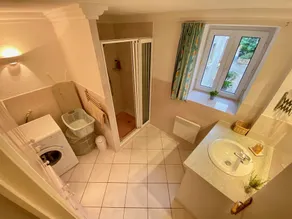 Centre of Olonzac, 2 bedrooms & private sunny rooftop terrace - Image 2