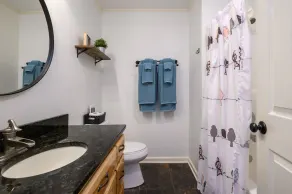 Luxe Retreat with Panoramic Views, Hot Tub & Sauna, mins to Hatley Point - Image 3