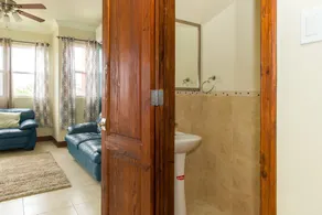 Kingston Modern Duplex Apartment - Image 5