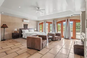 Entire villa in Hopland, California - Image 4