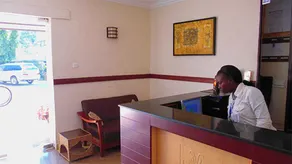 DewChurch Drive Hotel - Image 3