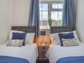 2 bedroom accommodation in Burnham-on-Sea - Image 5