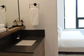 Amazing Brand New lakeview Condo downtown - Image 4