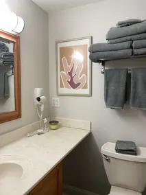 One Room Studio A.Full kitchen Walk to beach,town.Sleeps 2 Indoor,outdoor Pool. - Image 3